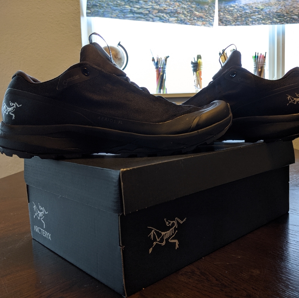 Arc'teryx men's 9.5 sz.
